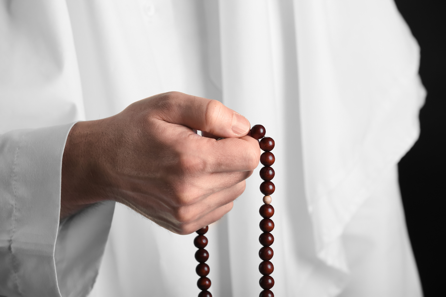 🕊️ The Power of Dhikr: How Remembering Allah Resets the Brain & Heart