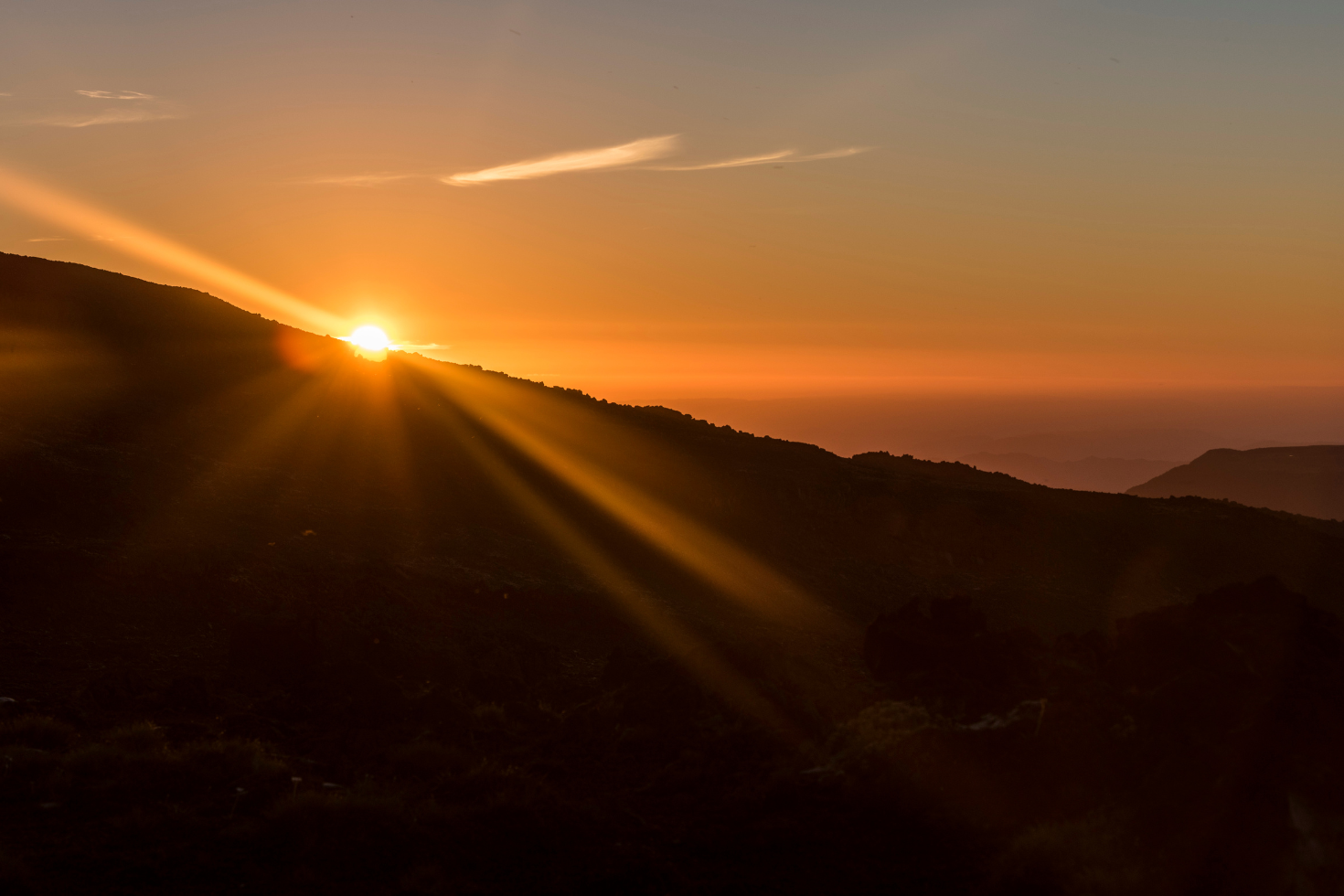 🌅 Light Before Fajr: How Early Morning Sunlight Activates Spiritual Energy